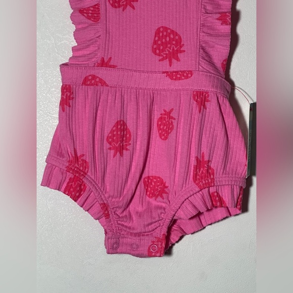 Cat & Jack Pink Strawberry Print Baby Romper Size 3-6 months - Picture 3 of 7